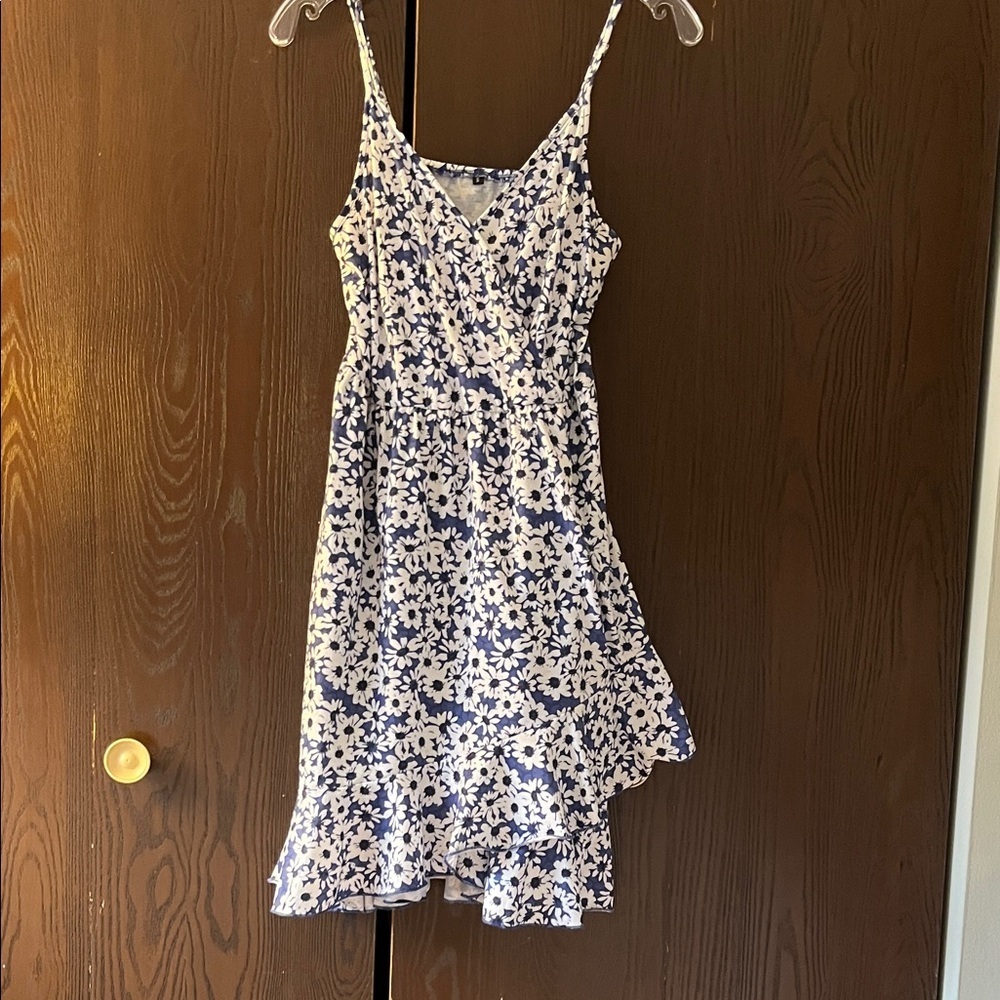 No brand strapped blue dress with white floral patterns. Size Small.